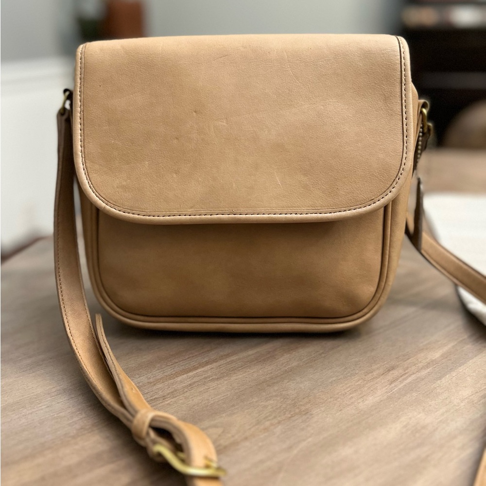 Coach 4110 Tailored Pouch